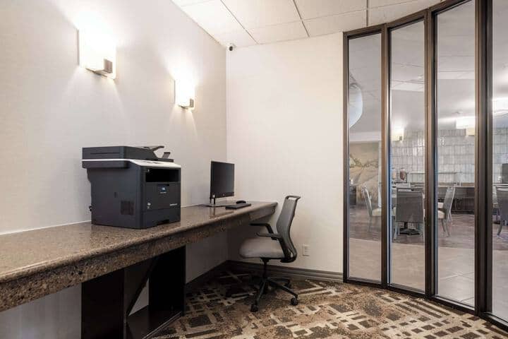 Business Center 44 of 45